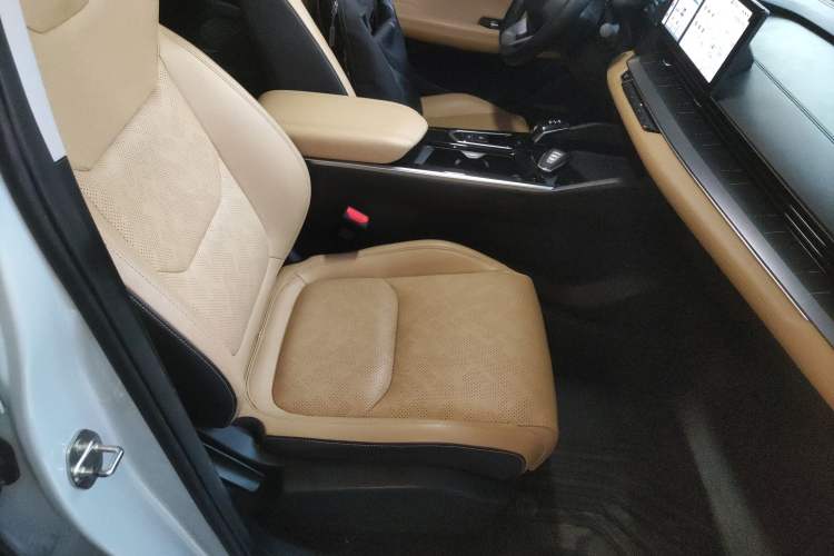 Used Geely Auto Emgrand L HiP 2024 Champion Edition 1.5TD-DHT Pro 100KM Excellence Model Right Front Seat