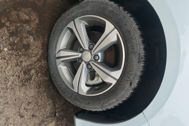 Used Geely Auto Emgrand L HiP 2024 Champion Edition 1.5TD-DHT Pro 100KM Superior Model Right Front Wheel Hub