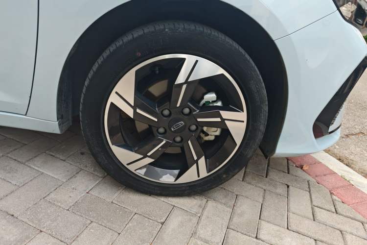 Used Geely Auto Emgrand L HiP 2024 Champion Edition 1.5TD-DHT Pro 100KM Excellence Model Right Front Wheel Hub