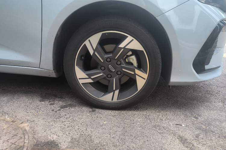 Used Geely Auto Emgrand L HiP 2024 Longteng Edition 1.5TD-DHT Pro 100KM Excellence Model Right Front Wheel Hub