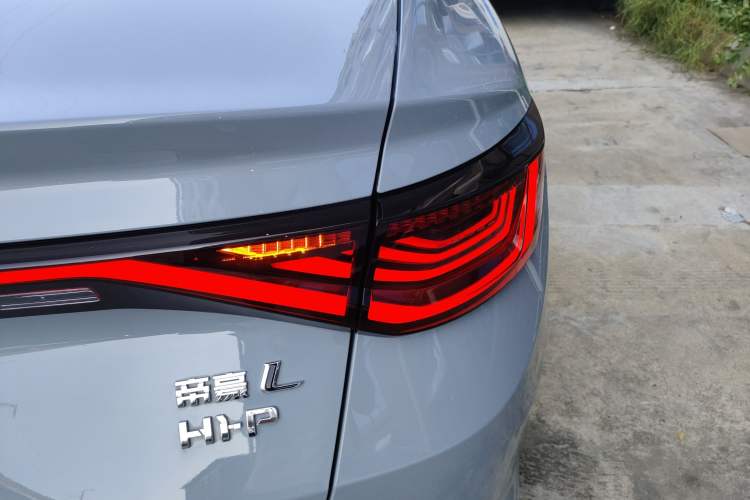 Used Geely Auto Emgrand L HiP 2024 Champion Edition 1.5TD-DHT Pro 100KM Excellence Model Right Rear Taillight