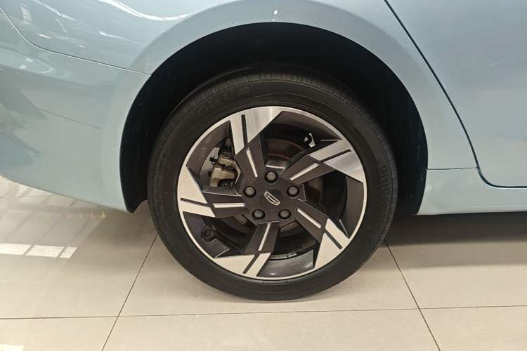 Used Geely Auto Emgrand L HiP 2024 Champion Edition 1.5TD-DHT Pro 100KM Excellence Model Right Rear Wheel Hub
