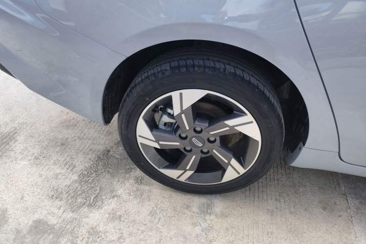Used Geely Auto Emgrand L HiP 2024 Champion Edition 1.5TD-DHT Pro 100KM Excellence Model Right Rear Wheel Hub