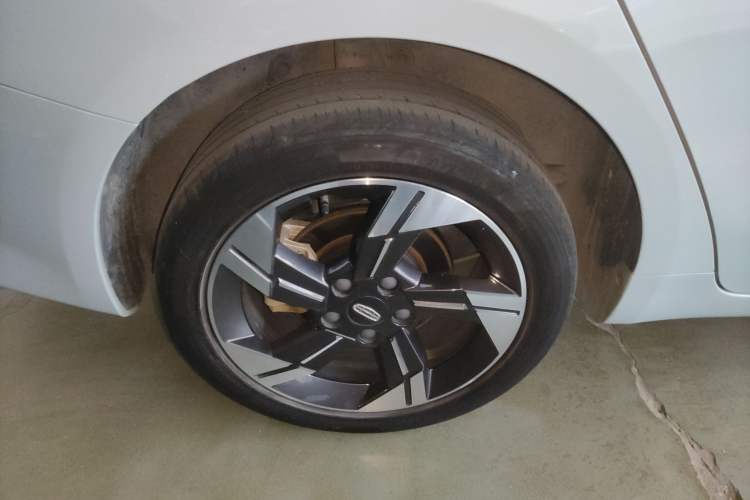 Used Geely Auto Emgrand L HiP 2024 Champion Edition 1.5TD-DHT Pro 100KM Excellence Model Right Rear Wheel Hub