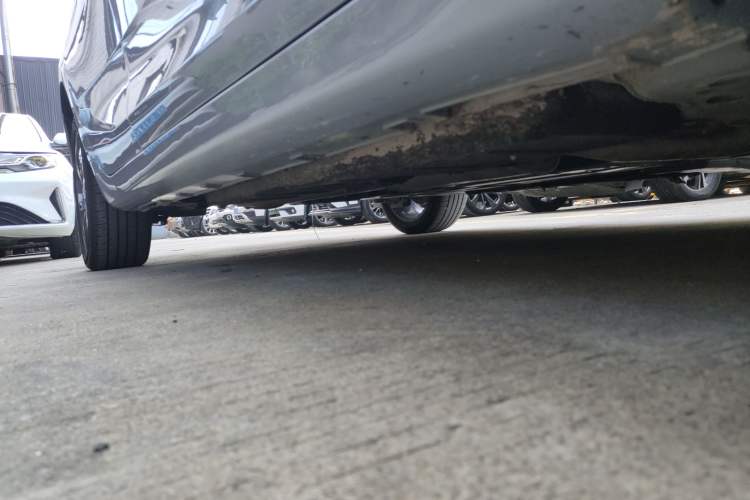 Used Geely Auto Emgrand L HiP 2024 Champion Edition 1.5TD-DHT Pro 100KM Excellence Model Right Side Sill