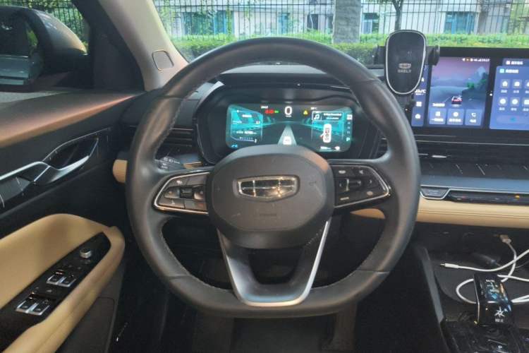 Used Geely Auto Emgrand L HiP 2024 Longteng Edition 1.5TD-DHT Pro 100KM Excellence Model Steering Wheel