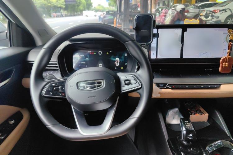 Used Geely Auto Emgrand L HiP 2024 Longteng Edition 1.5TD-DHT Pro 100KM Excellence Model Steering Wheel