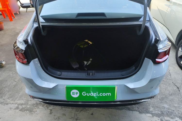 Used Geely Auto Emgrand L HiP 2024 Longteng Edition 1.5TD-DHT Pro 100KM Superior Model Trunk