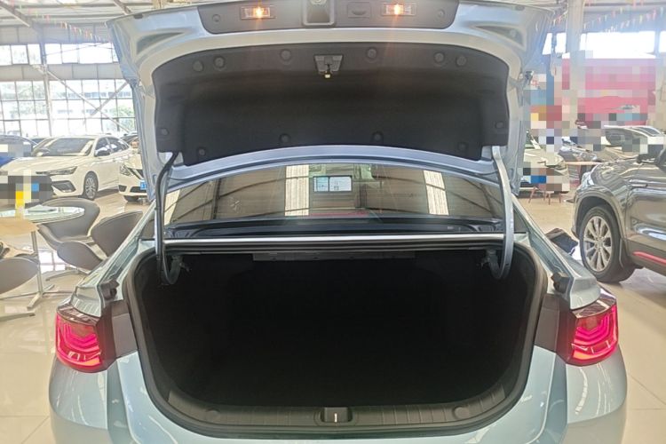 Used Geely Auto Emgrand L HiP 2024 Champion Edition 1.5TD-DHT Pro 100KM Excellence Model Trunk