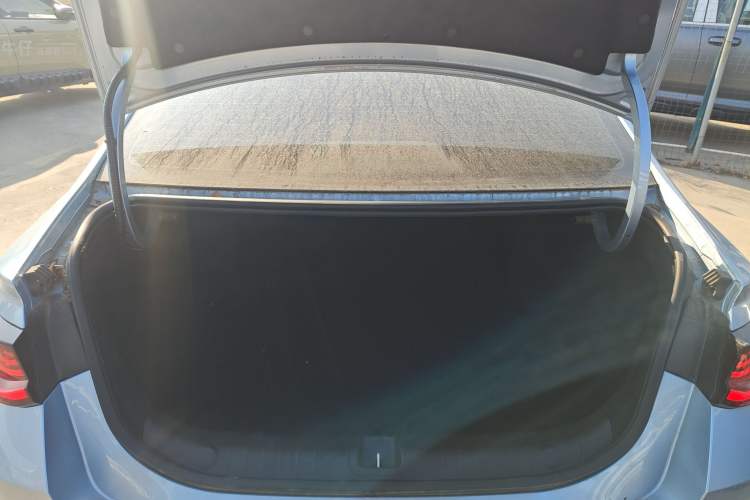 Used Geely Auto Emgrand L HiP 2024 Champion Edition 1.5TD-DHT Pro 100KM Excellence Model Trunk