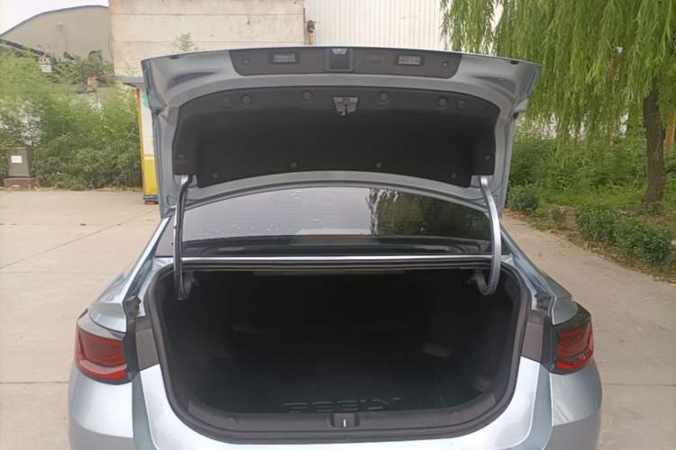 Used Geely Auto Emgrand L HiP 2024 Champion Edition 1.5TD-DHT Pro 100KM Excellence Model Trunk