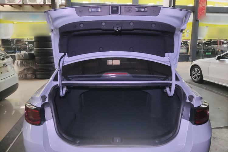 Used Geely Auto Emgrand L HiP 2024 Champion Edition 1.5TD-DHT Pro 100KM Excellence Model Trunk