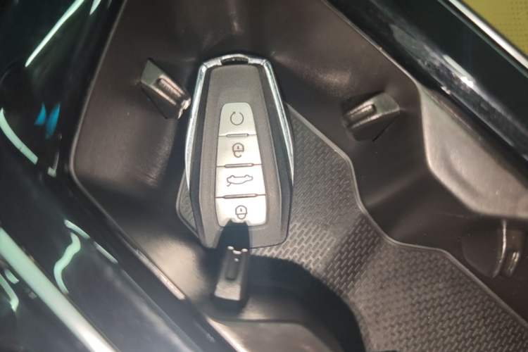 Used Geely Auto Emgrand L HiP 2024 Champion Edition 1.5TD-DHT Pro 100KM Excellence Model Vehicle Key