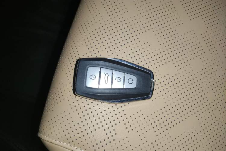 Used Geely Auto Emgrand L HiP 2024 Champion Edition 1.5TD-DHT Pro 100KM Excellence Model Vehicle Key
