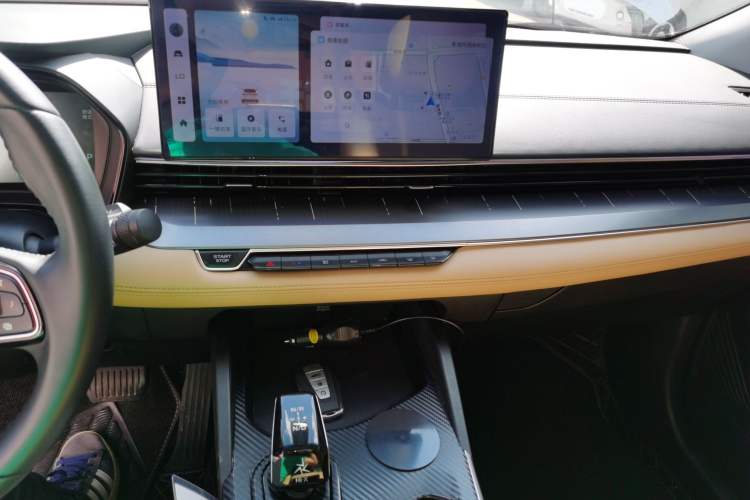 Used Geely Auto Emgrand L HiP 2024 Champion Edition 1.5TD-DHT Pro 100KM Excellence Model Audio And AC Panel