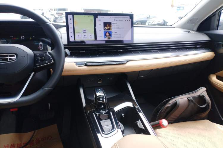 Used Geely Auto Emgrand L HiP 2024 Champion Edition 1.5TD-DHT Pro 100KM Excellence Model Audio And AC Panel