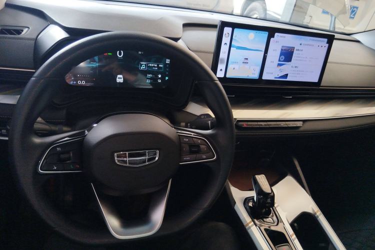 Used Geely Auto Emgrand L HiP 2024 Champion Edition 1.5TD-DHT Pro 100KM Superior Model Center Console