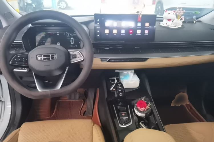Used Geely Auto Emgrand L HiP 2024 Longteng Edition 1.5TD-DHT Pro 100KM Excellence Model Center Console