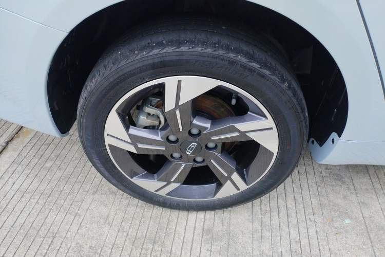 Used Geely Auto Emgrand L HiP 2024 Champion Edition 1.5TD-DHT Pro 100KM Excellence Model Right Rear Wheel Hub