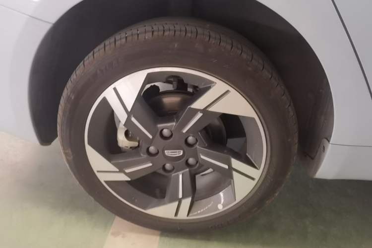 Used Geely Auto Emgrand L HiP 2024 Longteng Edition 1.5TD-DHT Pro 100KM Excellence Model Right Rear Wheel Hub