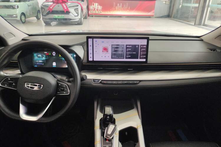 Used Geely Auto Emgrand L HiP 2024 Longteng Edition 1.5TD-DHT Pro 100KM Superior Model Audio And AC Panel
