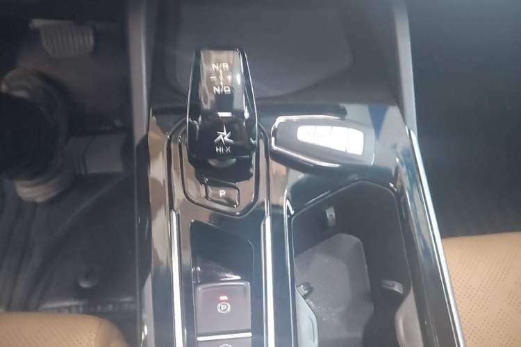 Used Geely Auto Emgrand L HiP 2024 Champion Edition 1.5TD-DHT Pro 100KM Excellence Model Gear Lever