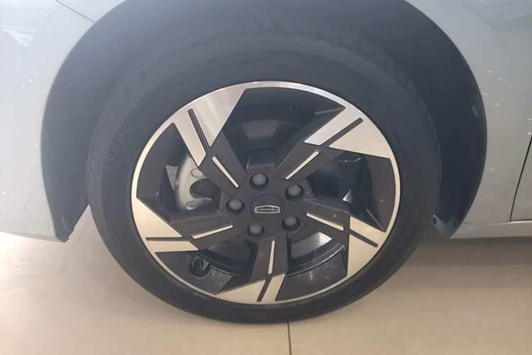 Used Geely Auto Emgrand L HiP 2024 Champion Edition 1.5TD-DHT Pro 100KM Excellence Model Left Front Wheel Hub