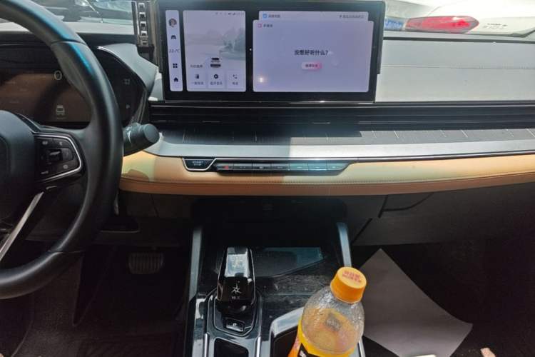 Used Geely Auto Emgrand L HiP 2024 Longteng Edition 1.5TD-DHT Pro 100KM Excellence Model Audio And AC Panel