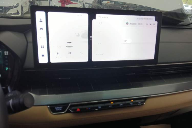 Used Geely Auto Emgrand L HiP 2024 Champion Edition 1.5TD-DHT Pro 100KM Excellence Model Audio And AC Panel
