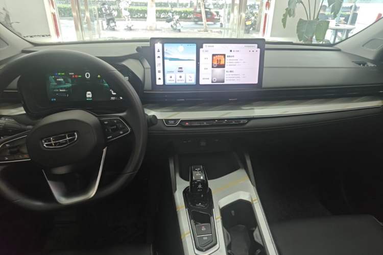 Used Geely Auto Emgrand L HiP 2024 Longteng Edition 1.5TD-DHT Pro 100KM Superior Model Audio And AC Panel