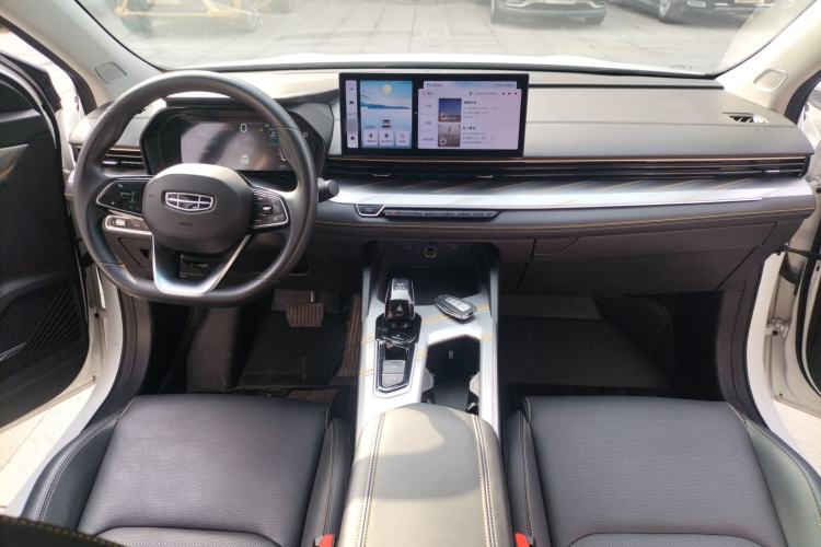 Used Geely Auto Emgrand L HiP 2024 Champion Edition 1.5TD-DHT Pro 100KM Superior Model Center Console