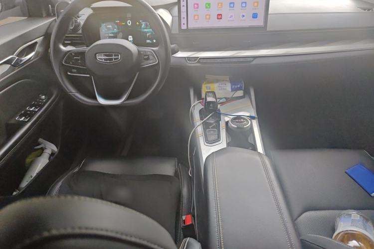 Used Geely Auto Emgrand L HiP 2024 Champion Edition 1.5TD-DHT Pro 100KM Superior Model Center Console
