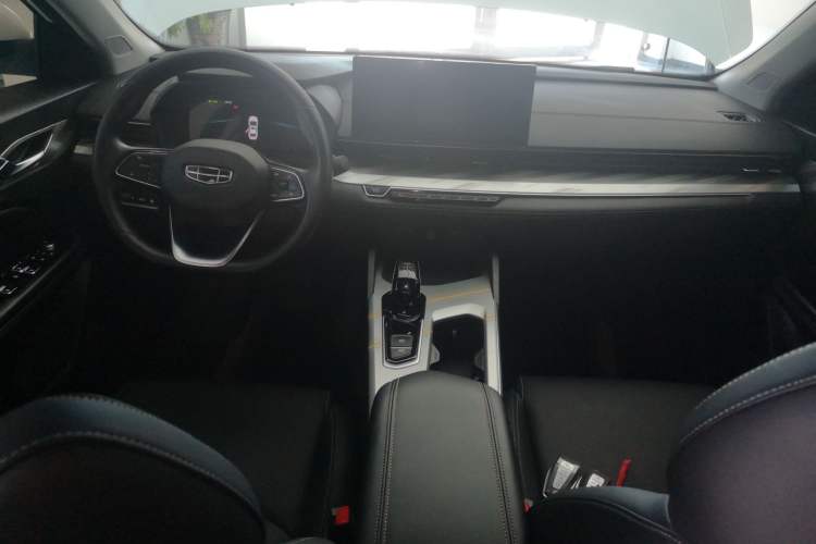 Used Geely Auto Emgrand L HiP 2024 Champion Edition 1.5TD-DHT Pro 100KM Superior Model Center Console