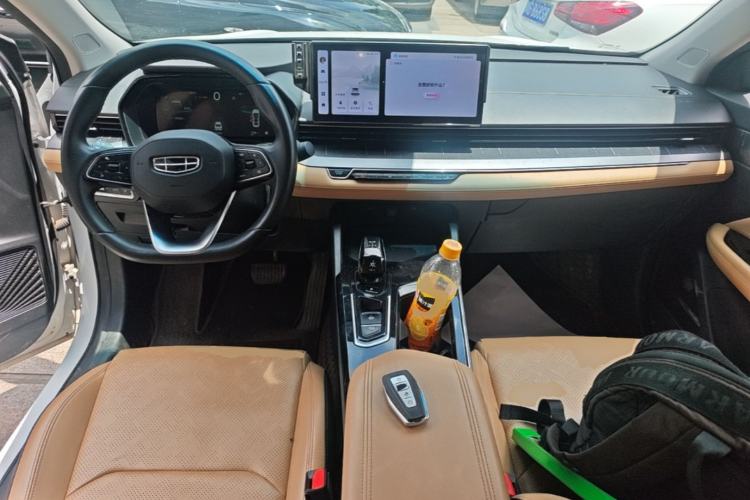 Used Geely Auto Emgrand L HiP 2024 Longteng Edition 1.5TD-DHT Pro 100KM Excellence Model Center Console