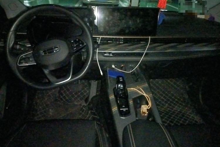 Used Geely Auto Emgrand L HiP 2024 Champion Edition 1.5TD-DHT Pro 100KM Superior Model Center Console