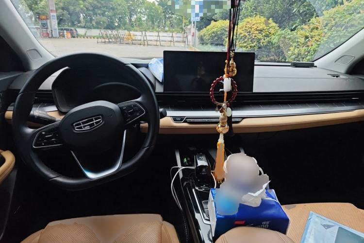 Used Geely Auto Emgrand L HiP 2024 Longteng Edition 1.5TD-DHT Pro 100KM Excellence Model Center Console