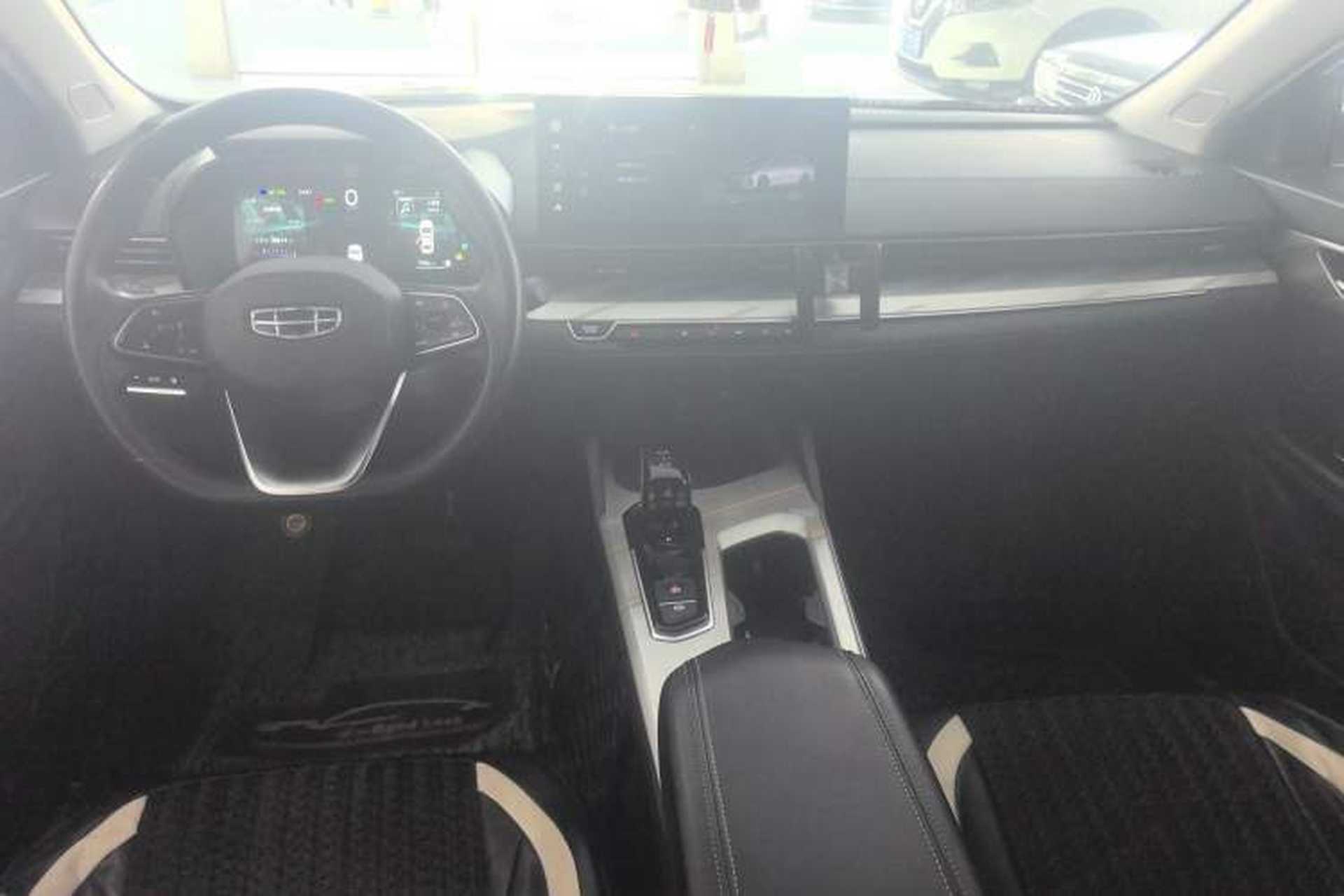 Used Geely Auto Emgrand L HiP 2024 Longteng Edition 1.5TD-DHT Pro 100KM Superior Model Center Console