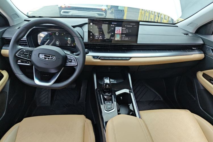 Used Geely Auto Emgrand L HiP 2024 Champion Edition 1.5TD-DHT Pro 100KM Excellence Model Center Console