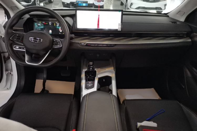 Used Geely Auto Emgrand L HiP 2024 Champion Edition 1.5TD-DHT Pro 100KM Superior Model Center Console
