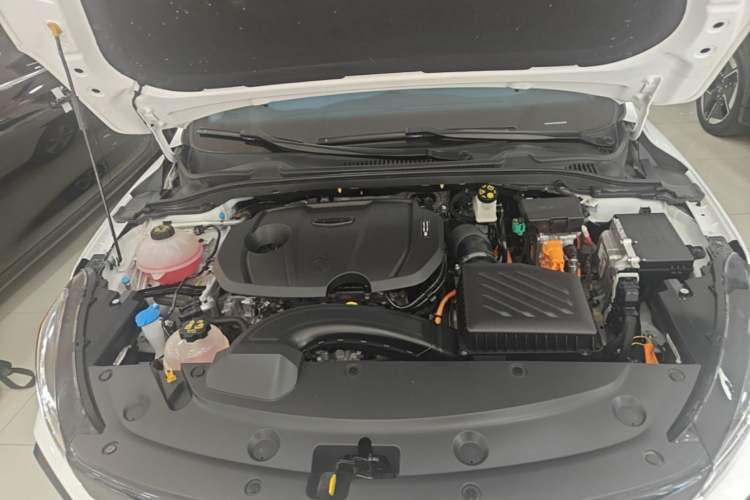 Used Geely Auto Emgrand L HiP 2024 Longteng Edition 1.5TD-DHT Pro 100KM Superior Model Engine Bay