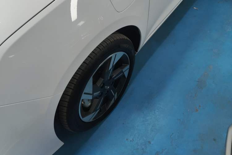 Used Geely Auto Emgrand L HiP 2024 Champion Edition 1.5TD-DHT Pro 100KM Excellence Model Exterior 7
