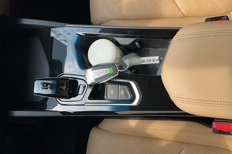 Used Geely Auto Emgrand L HiP 2024 Champion Edition 1.5TD-DHT Pro 100KM Excellence Model Gear Lever