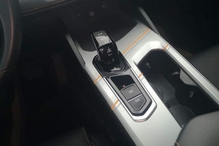 Used Geely Auto Emgrand L HiP 2024 Champion Edition 1.5TD-DHT Pro 100KM Superior Model Gear Lever