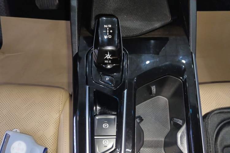 Used Geely Auto Emgrand L HiP 2024 Champion Edition 1.5TD-DHT Pro 100KM Excellence Model Gear Lever