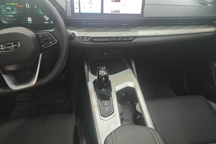 Used Geely Auto Emgrand L HiP 2024 Longteng Edition 1.5TD-DHT Pro 100KM Superior Model Gear Lever