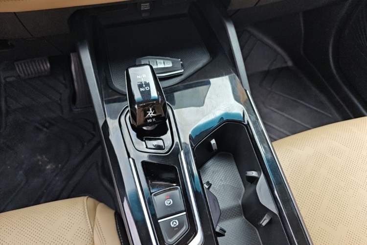 Used Geely Auto Emgrand L HiP 2024 Champion Edition 1.5TD-DHT Pro 100KM Excellence Model Gear Lever