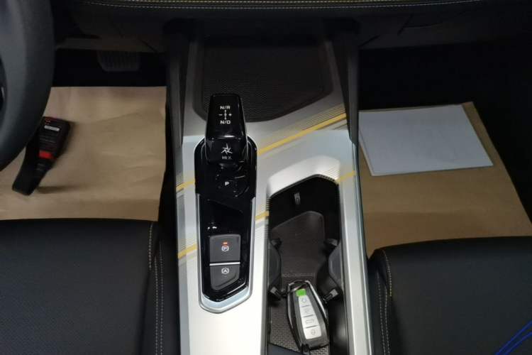 Used Geely Auto Emgrand L HiP 2024 Champion Edition 1.5TD-DHT Pro 100KM Superior Model Gear Lever
