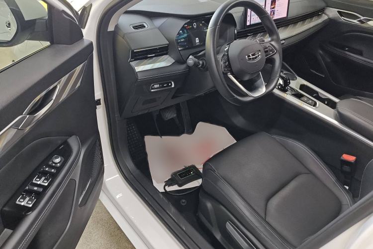 Used Geely Auto Emgrand L HiP 2024 Longteng Edition 1.5TD-DHT Pro 100KM Superior Model Interior 3