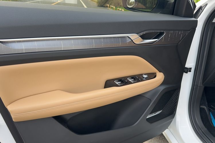 Used Geely Auto Emgrand L HiP 2024 Champion Edition 1.5TD-DHT Pro 100KM Excellence Model Interior 4