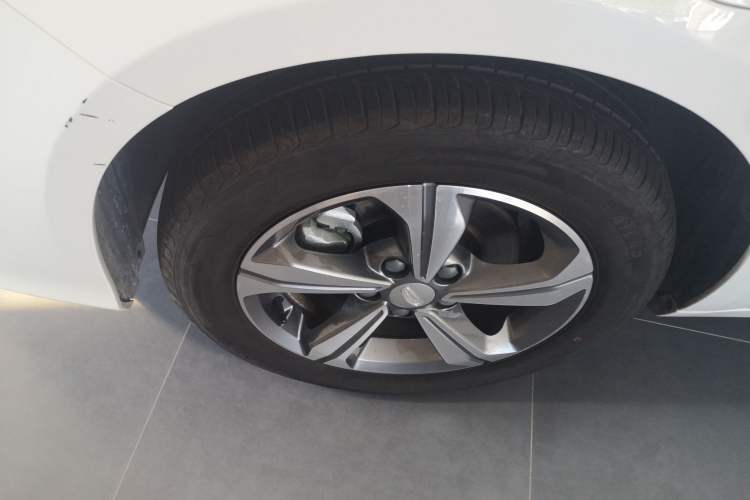 Used Geely Auto Emgrand L HiP 2024 Champion Edition 1.5TD-DHT Pro 100KM Superior Model Left Front Wheel Hub